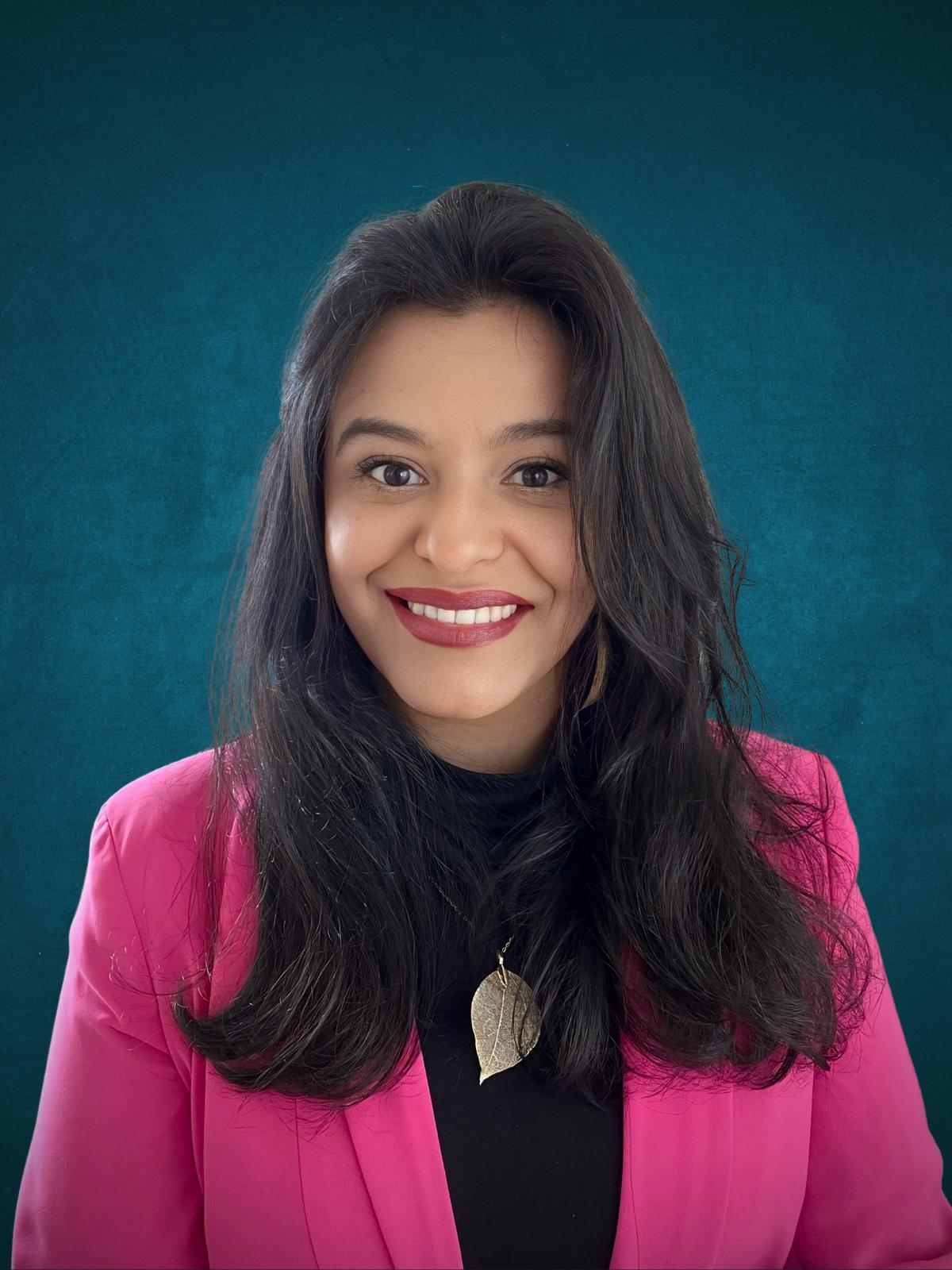 Dr. Karen Brugés Solórzano